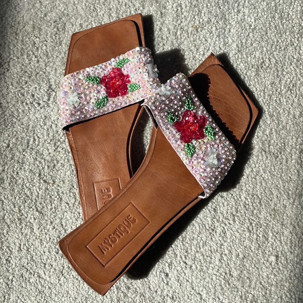 MYSTIQUE SANDALS